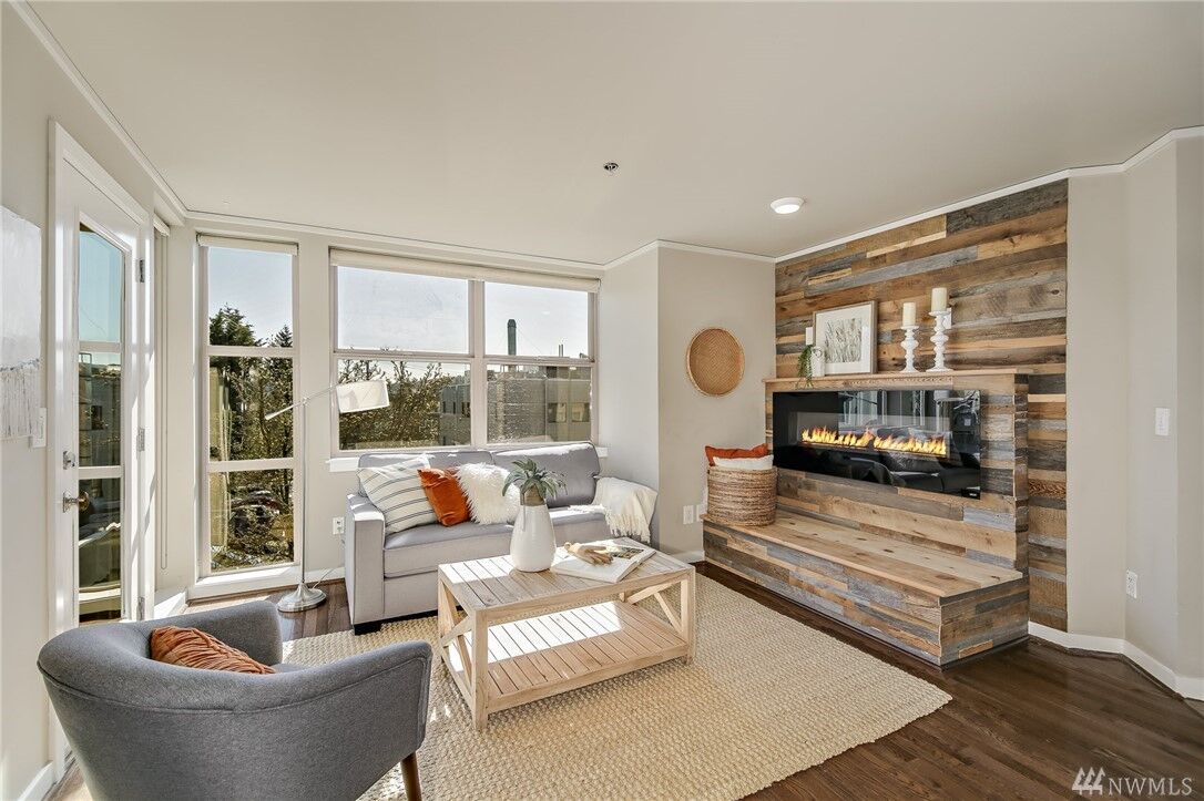 Property Photo:  1310 N Lucas Pl 404  WA 98103 