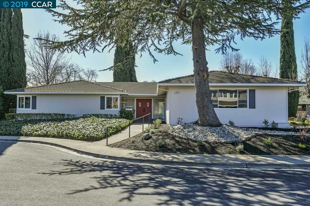 Property Photo:  2537 Casa Grande Ct  CA 94598 