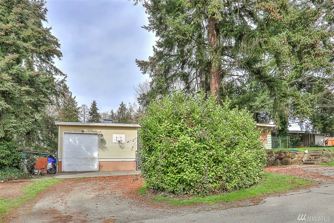 Property Photo:  516 S 132nd St  WA 98168 