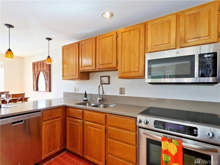 Property Photo: 610 Glen Street 3 WA 98020