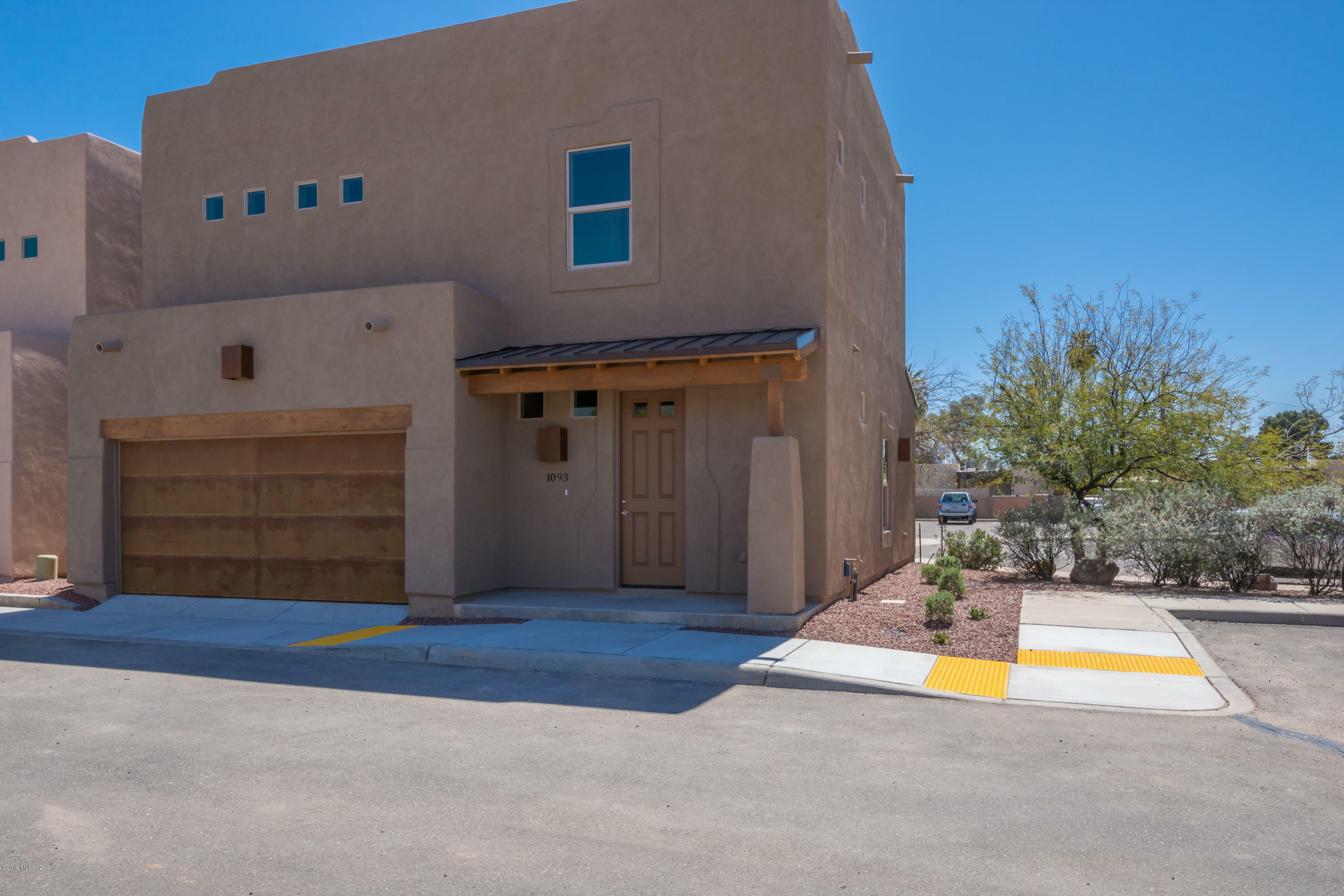 Property Photo: 1093 E Irwin Place AZ 85719