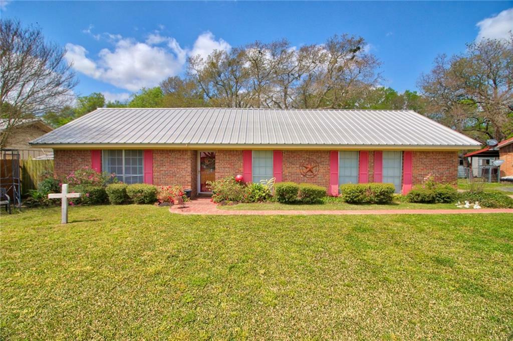 Property Photo:  429 Davis  TX 75840 