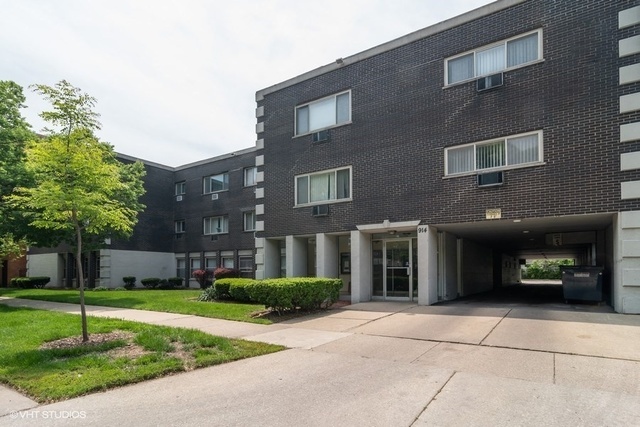 Property Photo: 914 North Austin Boulevard C4 IL 60302