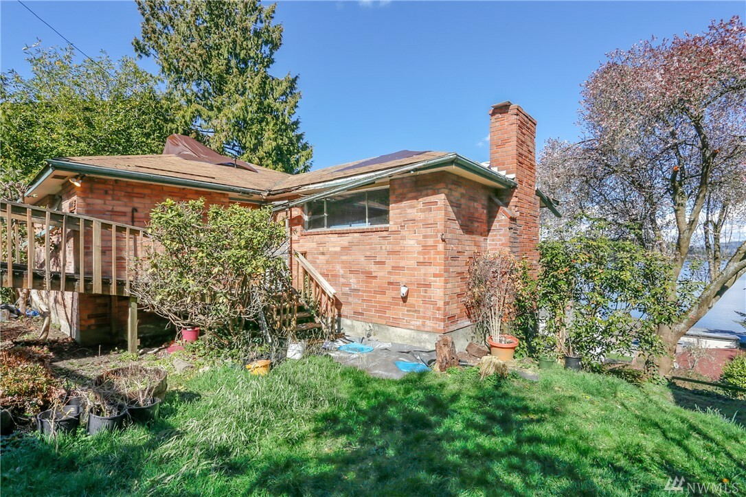 Property Photo:  9918 Arrowsmith Ave S  WA 98118 