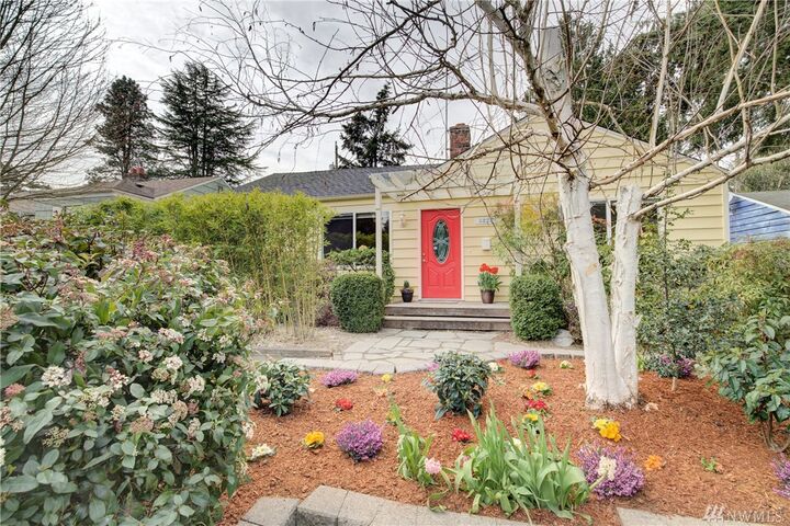 8225 Ravenna Ave NE  Seattle WA 98115 photo