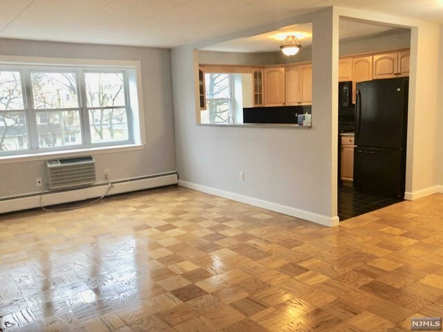 Property Photo:  25 Jefferson Street 3E  NJ 07601 