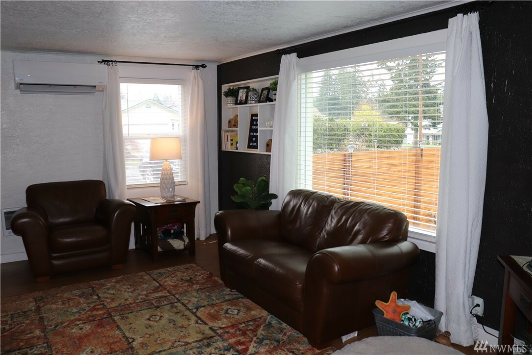 Property Photo: 1231 W Birch St WA 98584