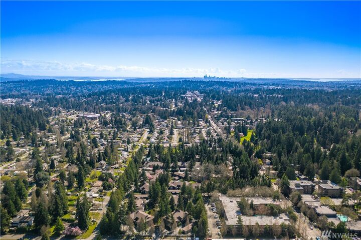 Property Photo: 1552 NE 143rd St F4 WA 98125