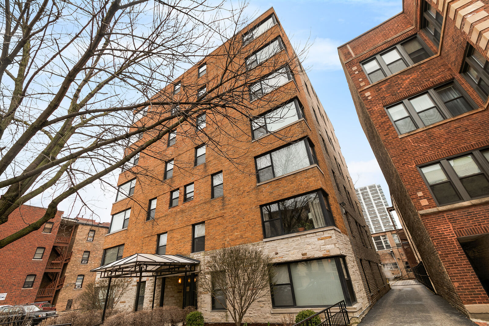 Property Photo:  525 W Aldine Avenue 501  IL 60657 