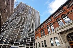 Property Photo:  1560 N Sandburg Terrace 2110J  IL 60610 