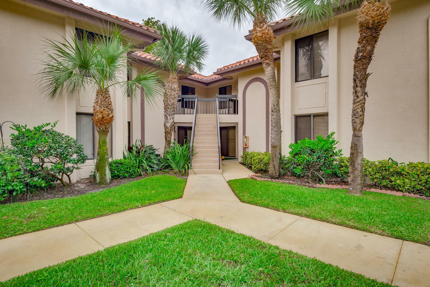 Property Photo:  400 Club Circle 107  FL 33487 