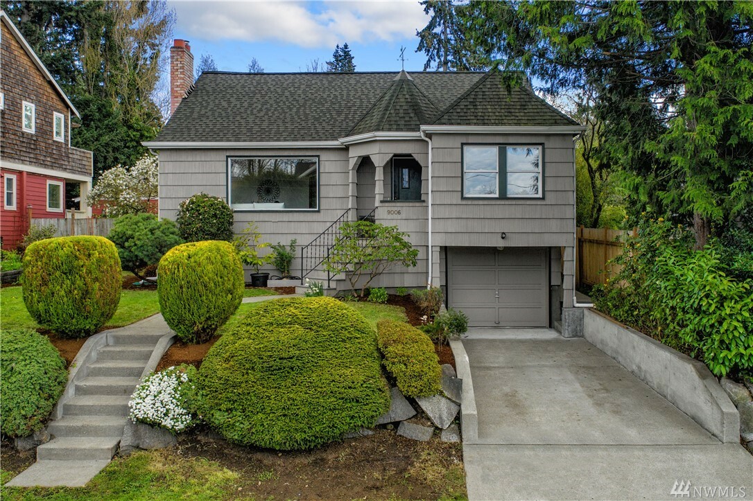 Property Photo:  9006 Phinney Ave N  WA 98103 