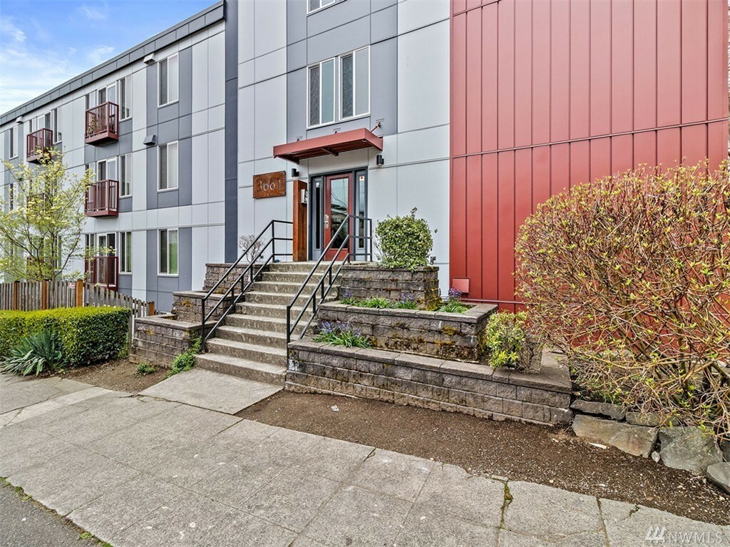 Property Photo:  3661 Phinney Ave N 302  WA 98103 