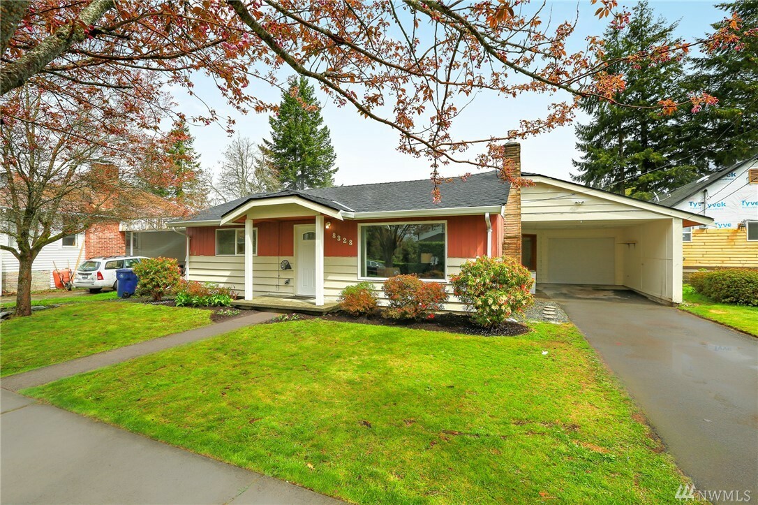 Property Photo:  8328 Maple Ave SE  WA 98065 