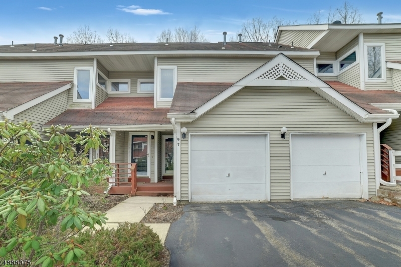 Property Photo:  9 Heritage Ct  NJ 07438 