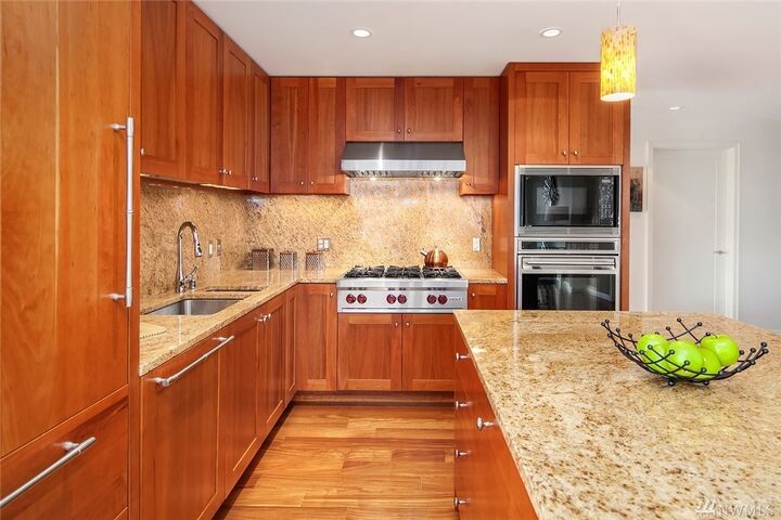 Property Photo: 10700 NE 4th St 1612 WA 98004