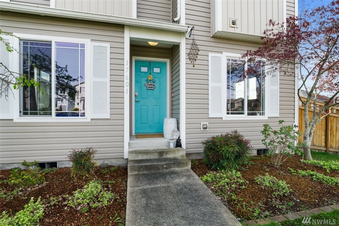 Property Photo:  17601 108th St Ct E  WA 98391 