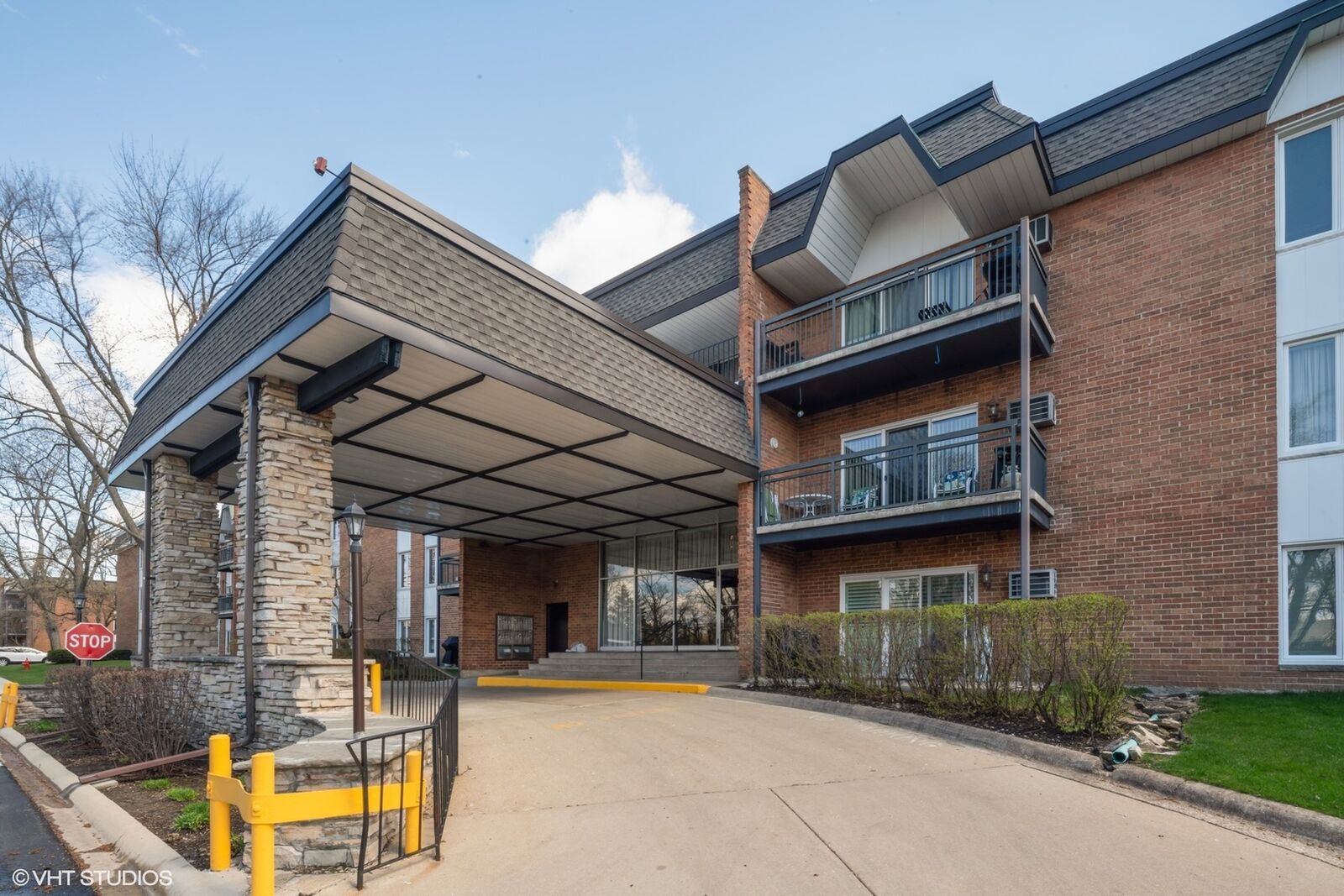 Property Photo: 4250 Saratoga Avenue 307 IL 60515