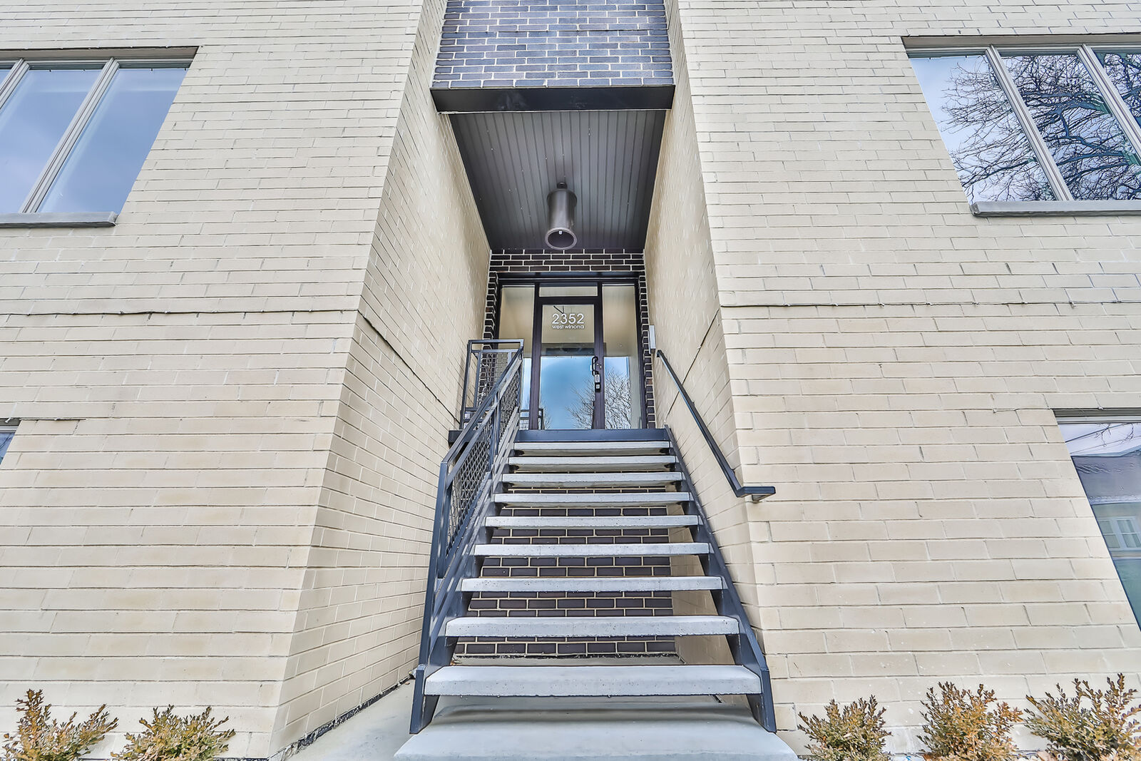 Property Photo: 2352 West Winona Street 2E IL 60625