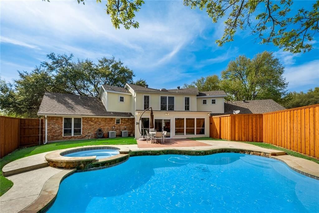 Photo de la propriété:  1414 Sherwood Drive  TX 75088 