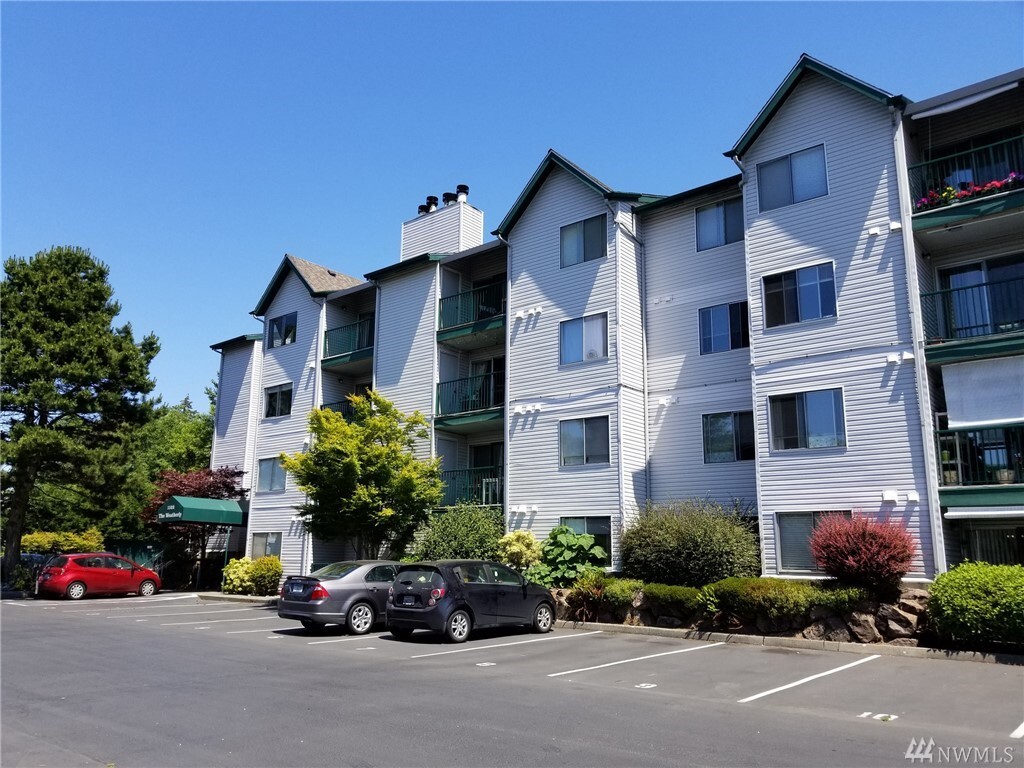 Property Photo:  1522 NE 175th St 106  WA 98155 