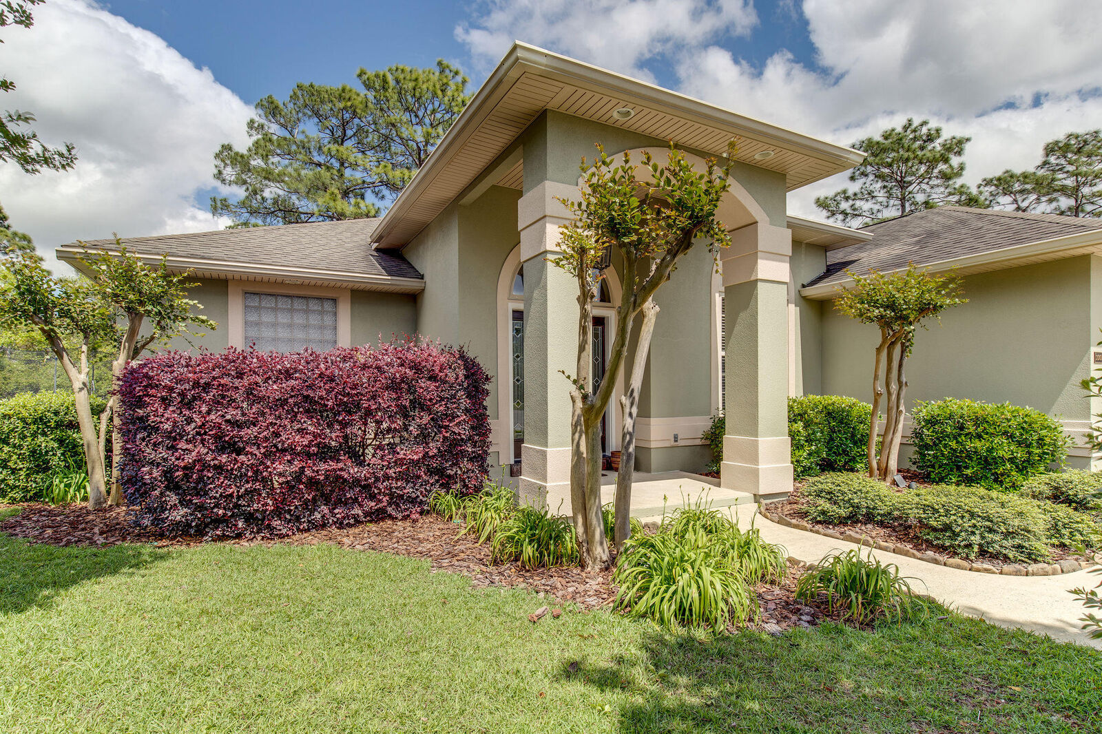 Property Photo: 1001 Napa Way FL 32578