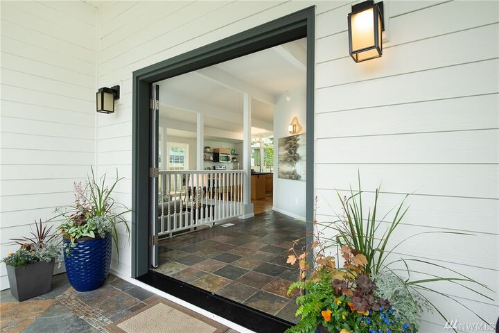 Property Photo: 1031 108th Ave SE WA 98004