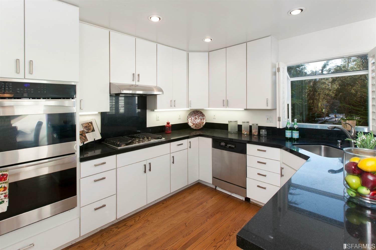 Property Photo:  660 Clarendon Avenue 18  CA 94131 