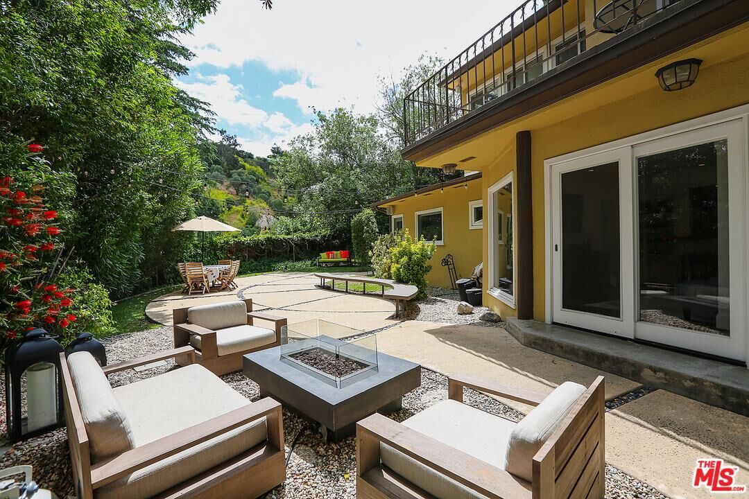 Property Photo:  3683 Dixie Canyon Ave  CA 91423 