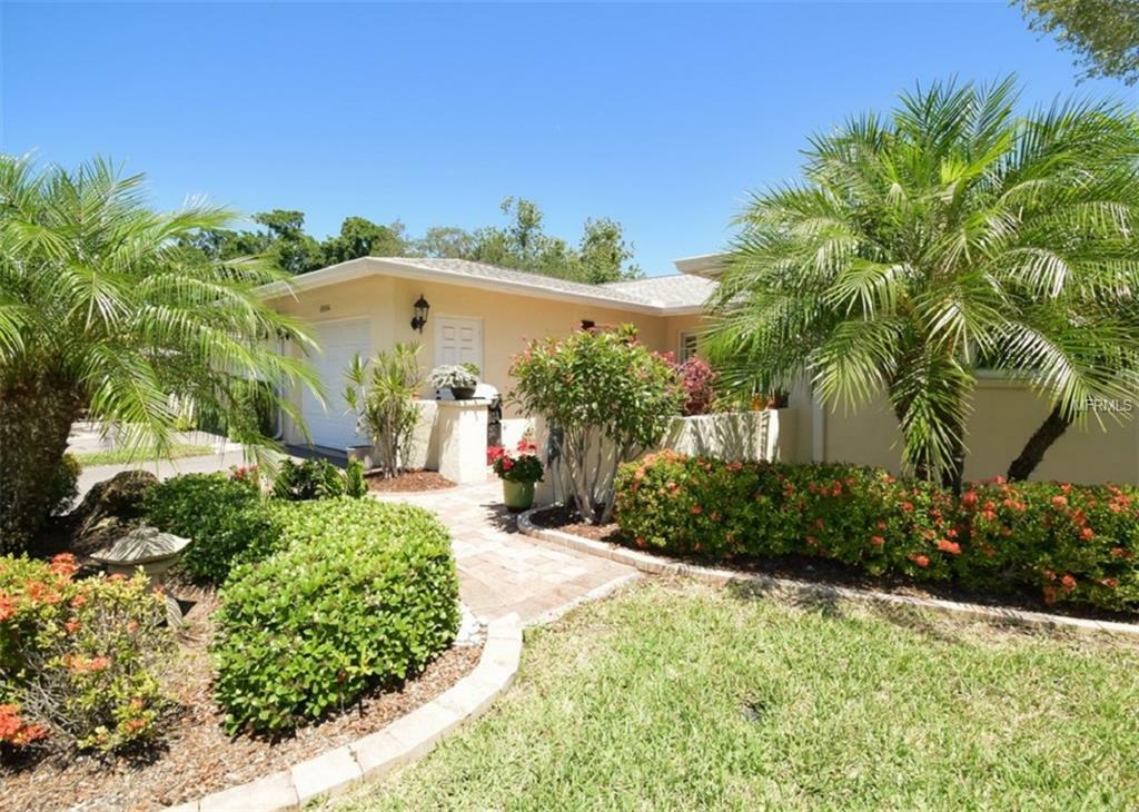 Property Photo:  6994 W Country Club Drive N  FL 34243 