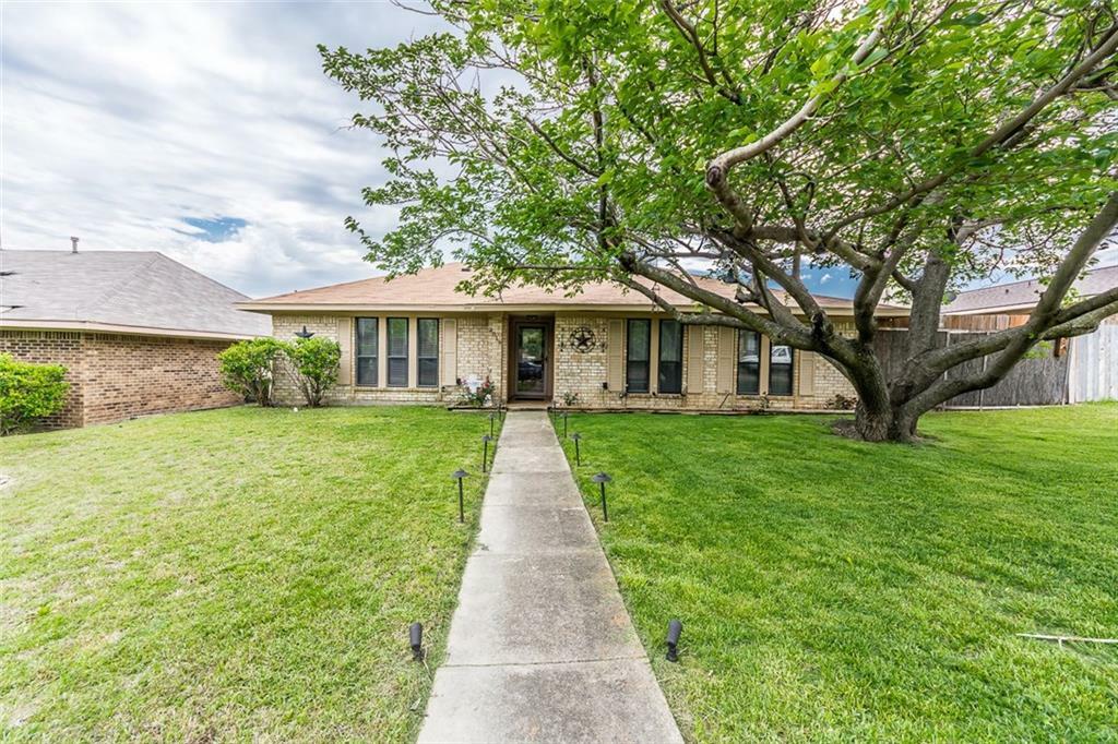 Property Photo: 2818 Owen Lane TX 75150