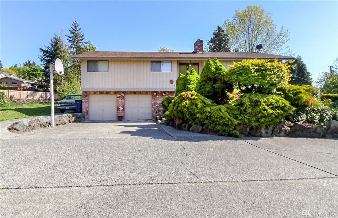 Property Photo:  1055 SW Shoremont Ave  WA 98166 