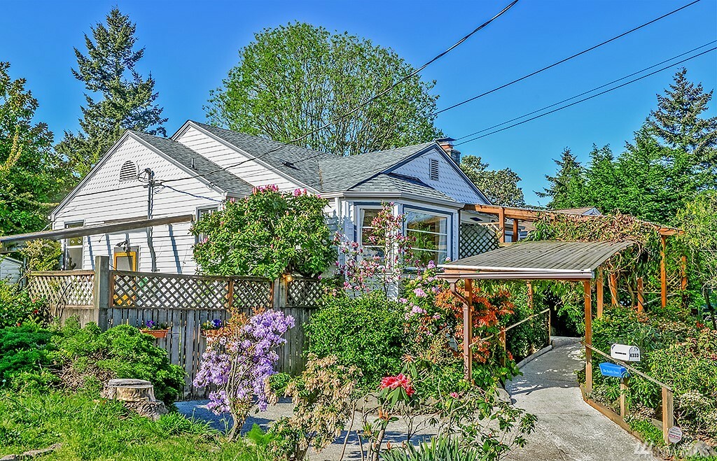 Property Photo:  4333 SW Hudson St  WA 98116 