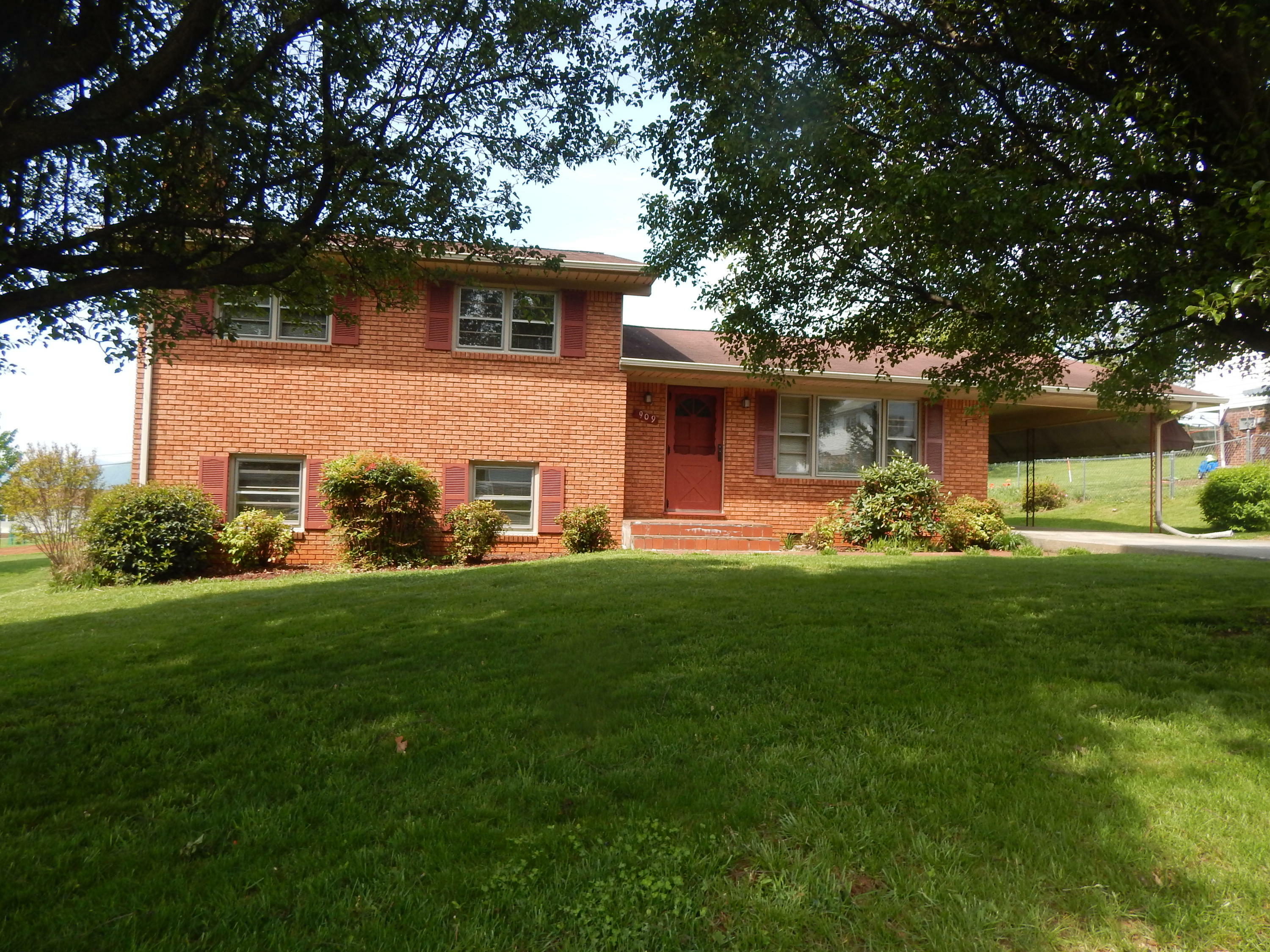 Property Photo:  909 Olney Rd  VA 24179 