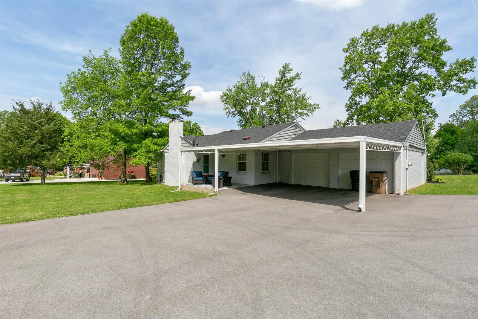 Property Photo:  2547 Lakeland Dr  TN 37214 