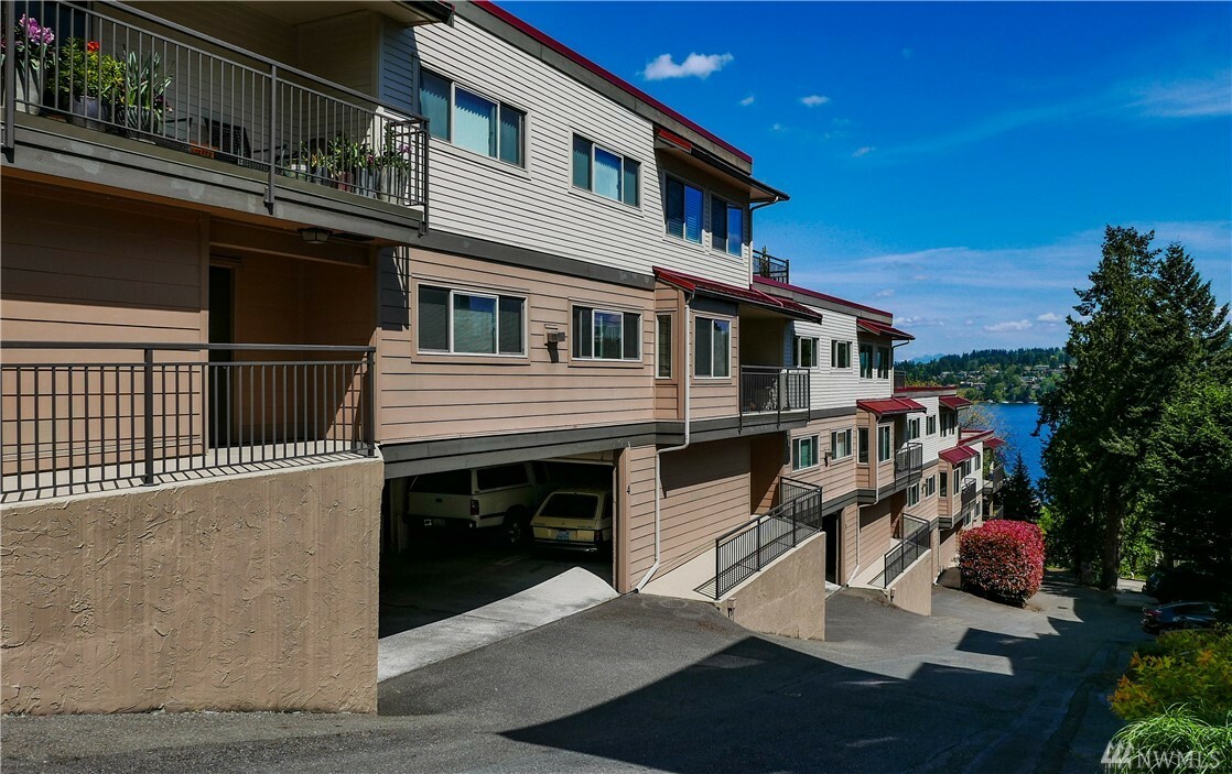 Property Photo:  3820 NE 155th Place 502  WA 98155 