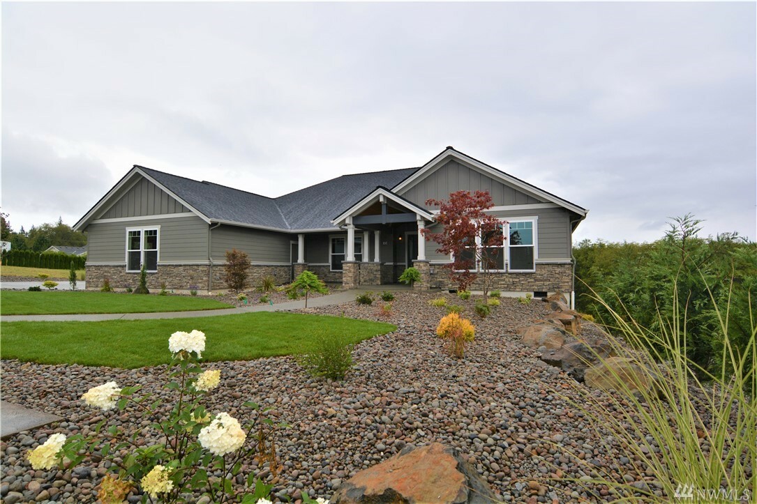 Property Photo:  137 Strawberry Lane  WA 98632 