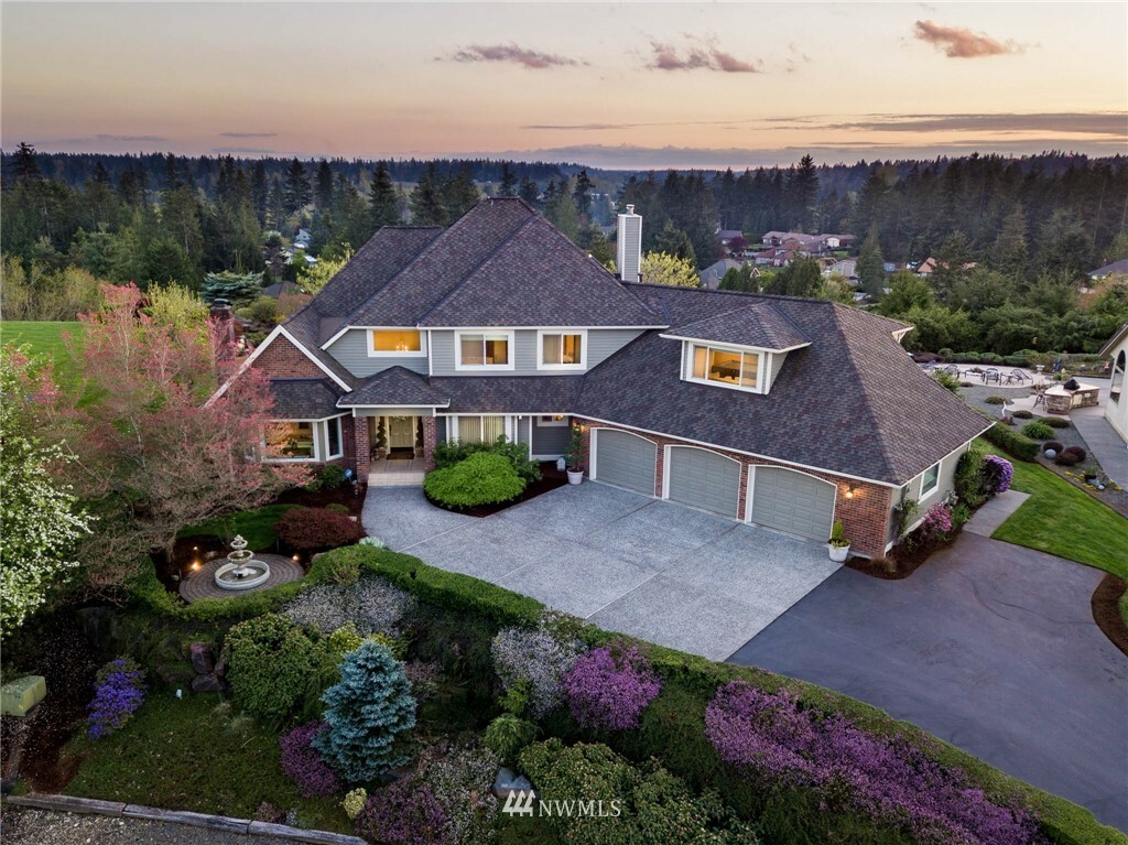 Property Photo:  23521 SE 221st Street  WA 98038 