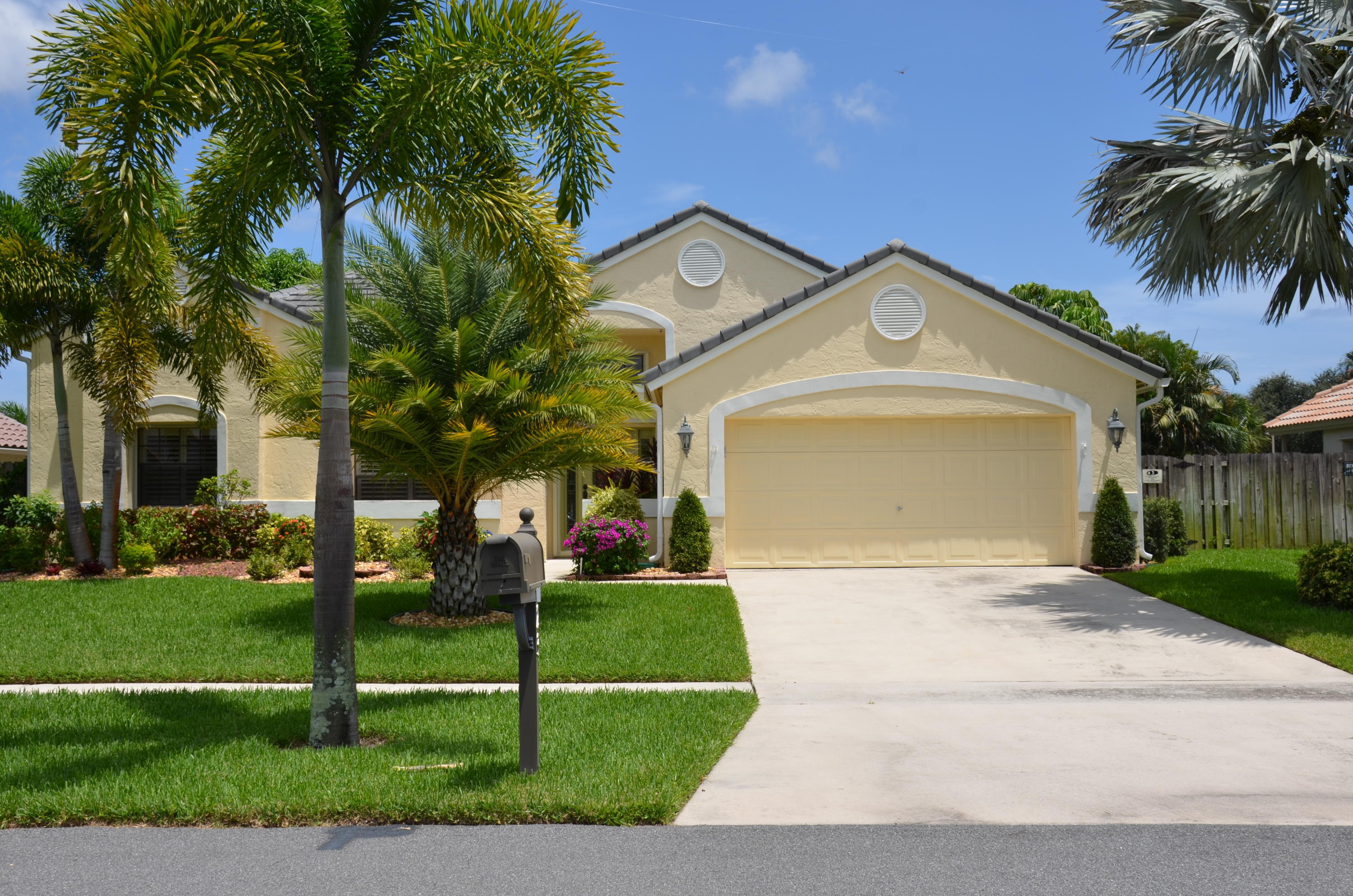Property Photo:  23 Dogwood Circle  FL 33436 