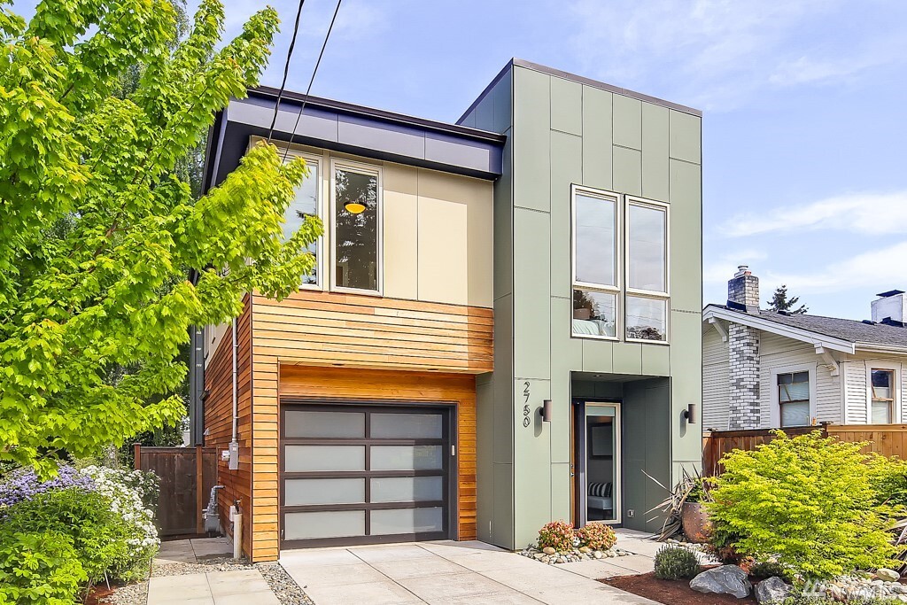 Property Photo: 2750 Belvidere Ave SW WA 98126