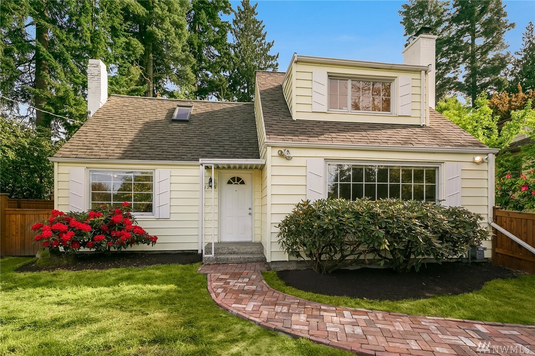 Property Photo:  1245 NE 104th St  WA 98125 