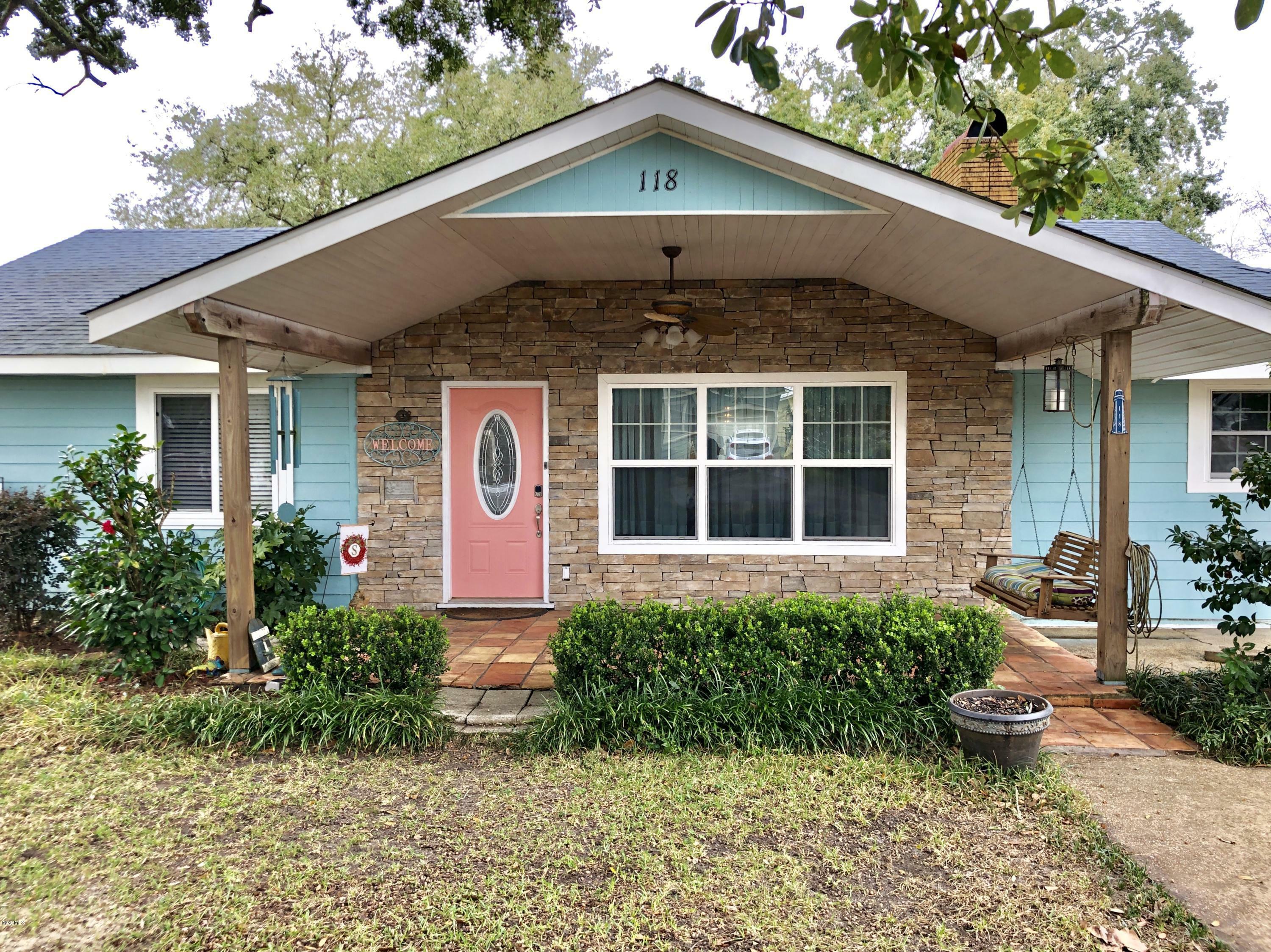 Property Photo:  118 Oak View Avenue  MS 39560 