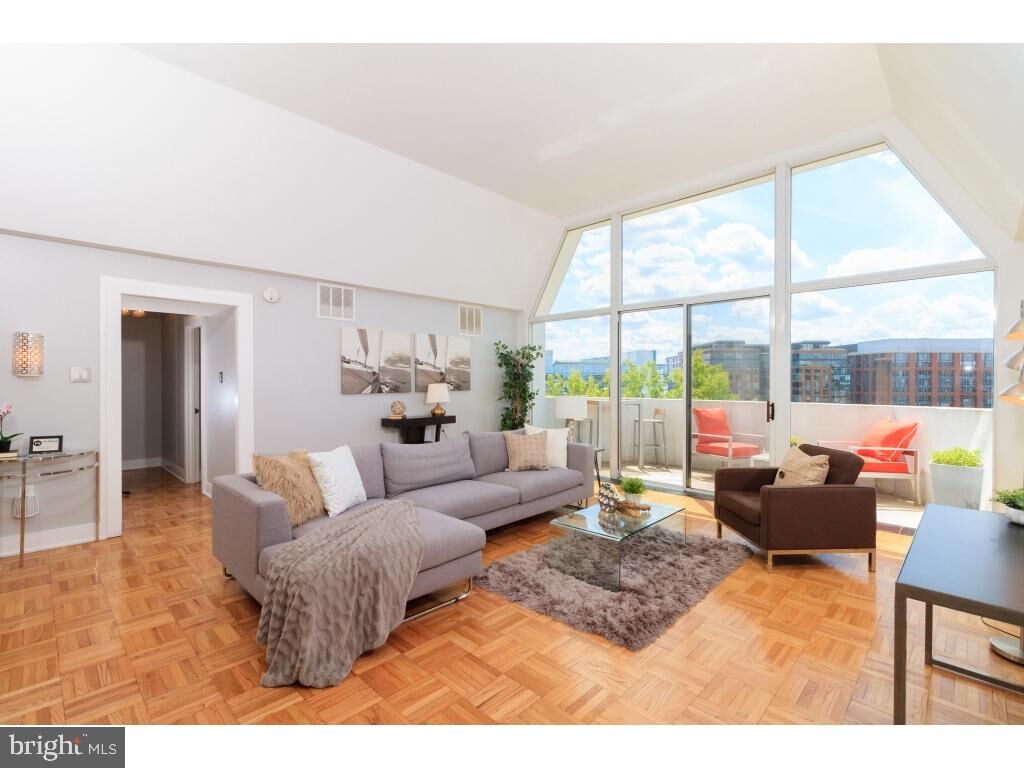 Property Photo:  700 7th Street SW 824  DC 20024 
