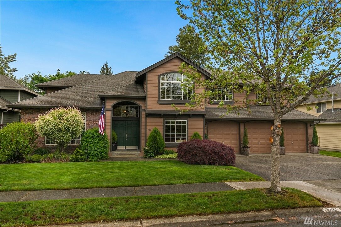 Property Photo:  929 191st Street SW  WA 98036 