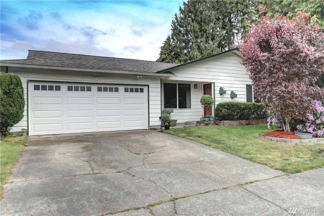 Property Photo:  1909 19 Dr NE  WA 98002 