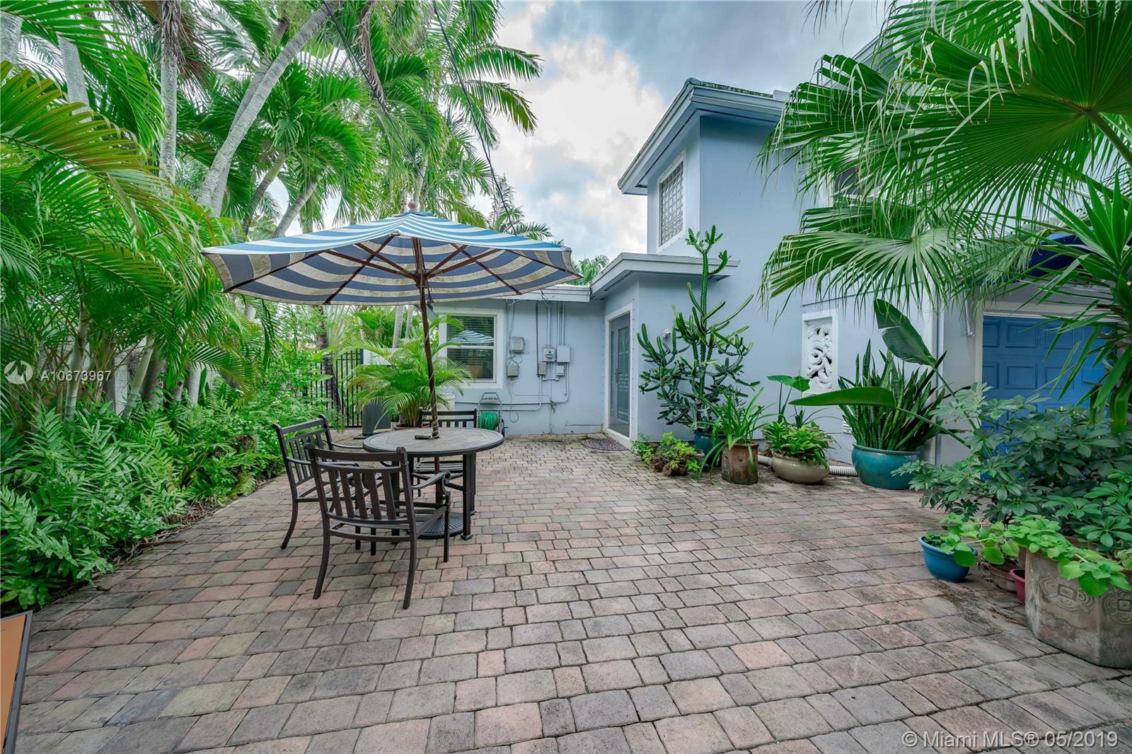 Property Photo: 1501 Harrison St FL 33020
