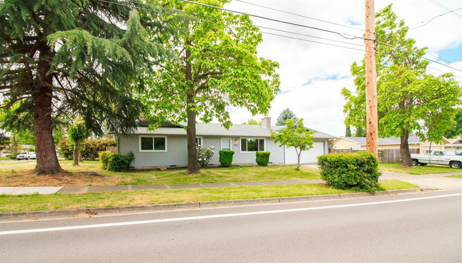 Property Photo:  2894 Lone Pine Road  OR 97504 