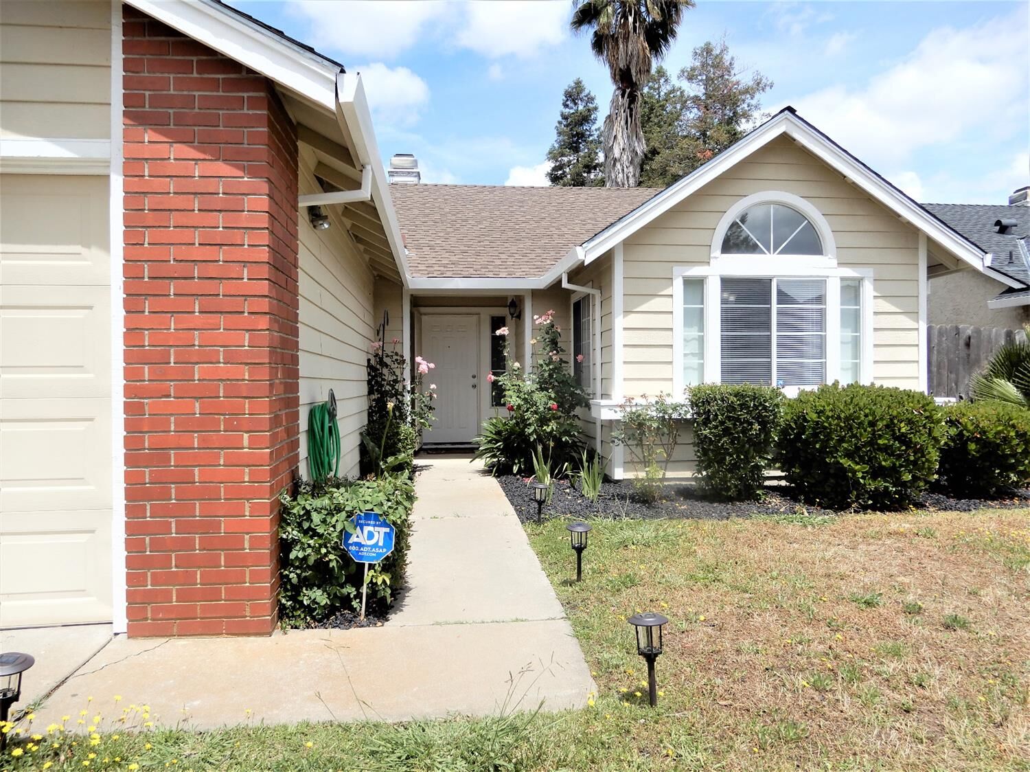 Property Photo: 8289 Preston Way CA 95828