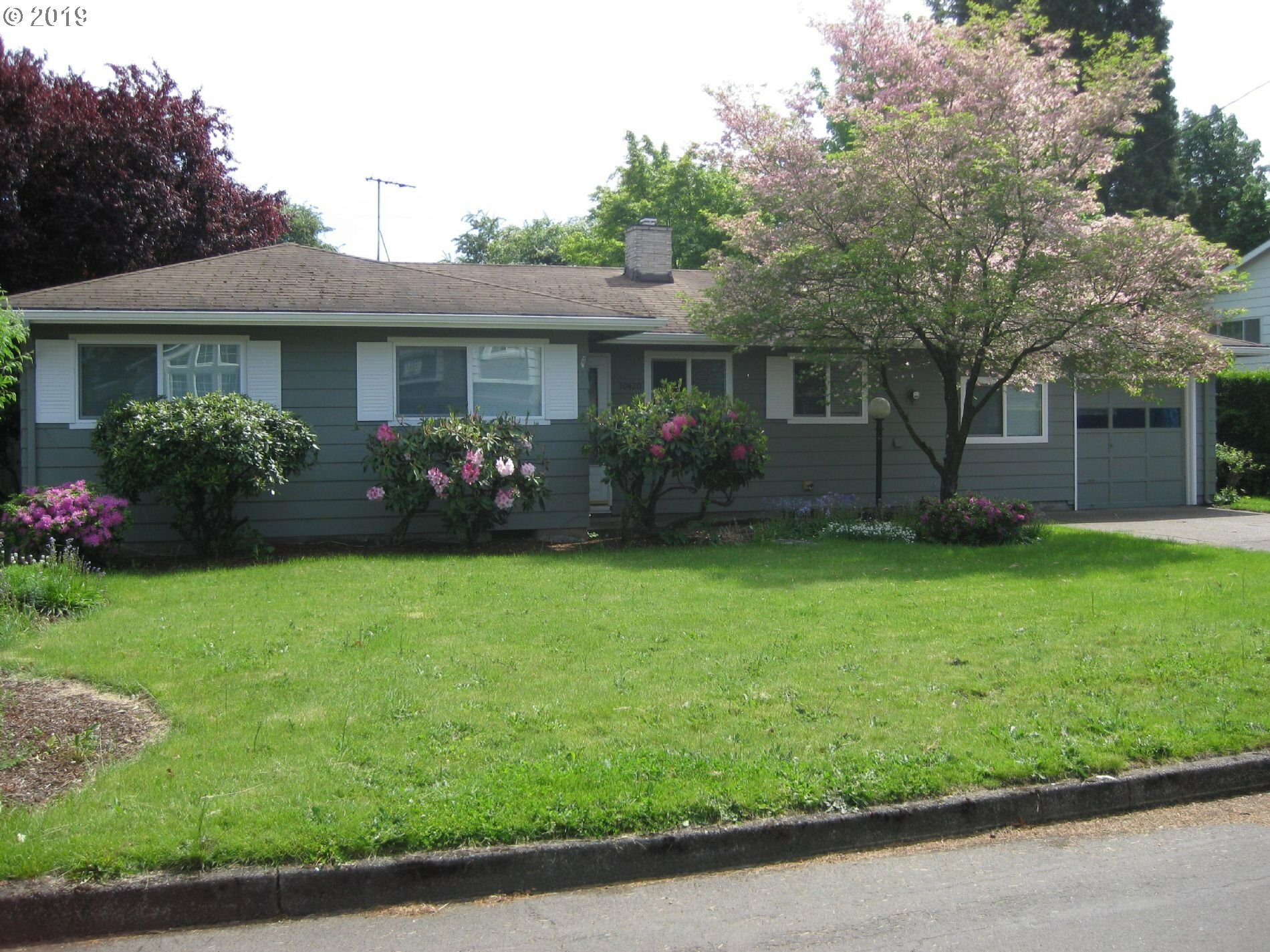 Property Photo: 10420 NE Oregon St OR 97220