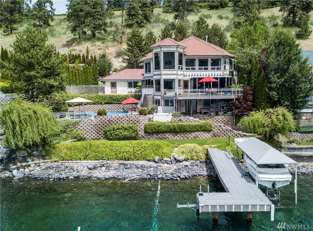 Property Photo:  3501 Chelan Blvd  WA 98831 